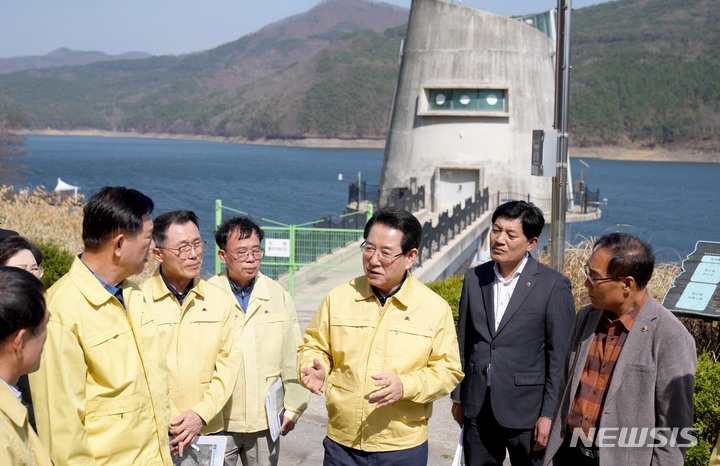 김영록 전남지사 장성호 가뭄대책 점검…용수공급 철저