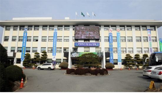 장흥군 공무원 '화장실 납품비리' 집행유예