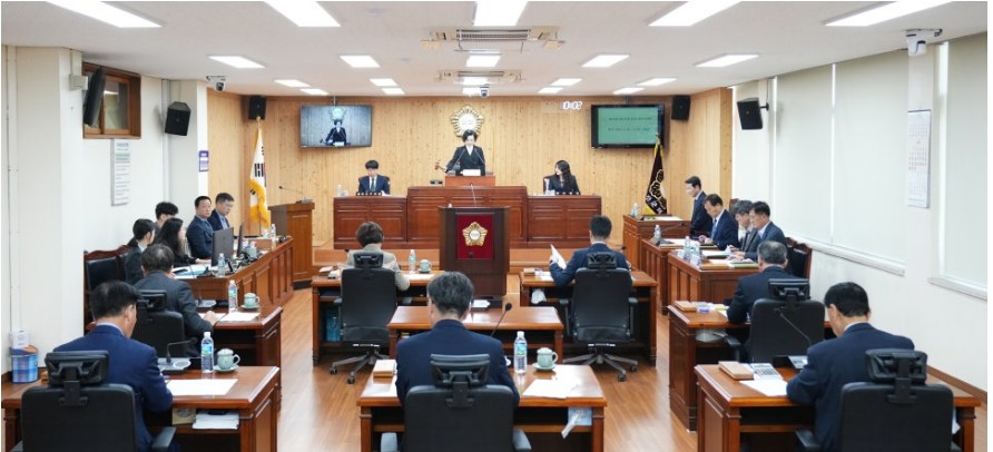 강진군의회, 김보미 전 의장 사무관리비 과다 사용 논란