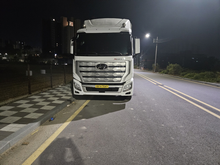 광주 북구 신용동 대형차 도로 불법주차 ‘사고 위험’…단속 부재에 주민들 불만