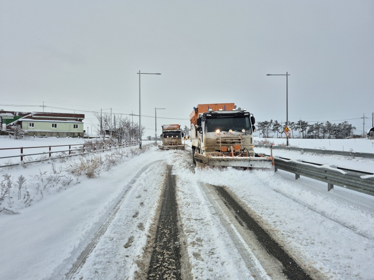 해남군“휴일 반납 제설대응”폭설 속 군민 안전 지켜라