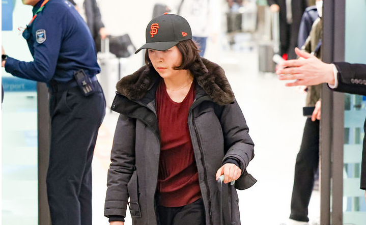 '강선우 1억'김경, 美서 귀국…