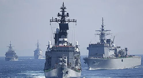 日日, ‘호르무즈 호위, ‘호르무즈 호위