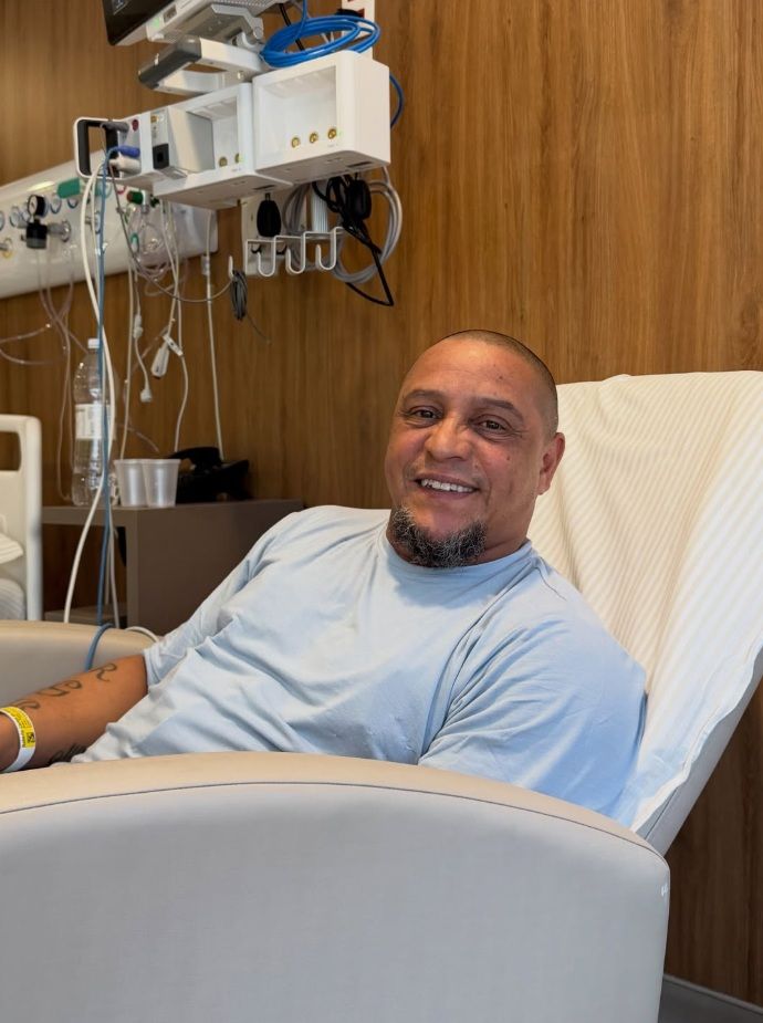 'UFO슛' 브라질 축구 전설 카를루스 심장 수술…