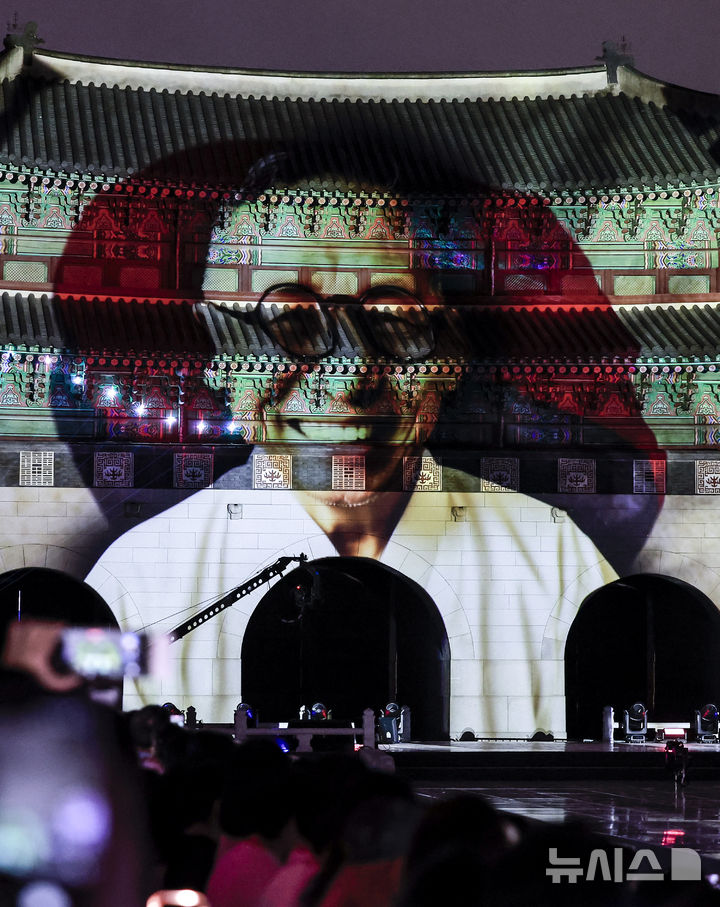 [이번주 인물] 유네스코 지정 '김구의 해'…아트북까지 도전한 박정민