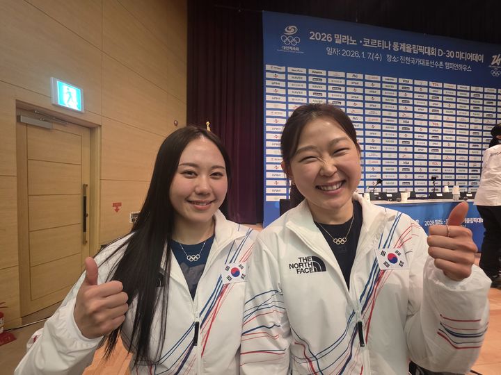 '긴장 털고 유쾌하게' 빙속 김민선·박지우 "커플 목걸이 차고 포디움까지"