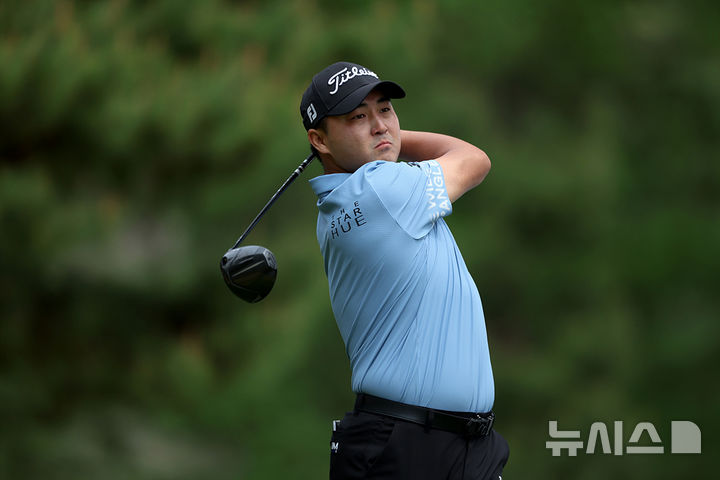 캐나다 교포 이태훈, LIV 골프 프로모션 3R 단독 선두