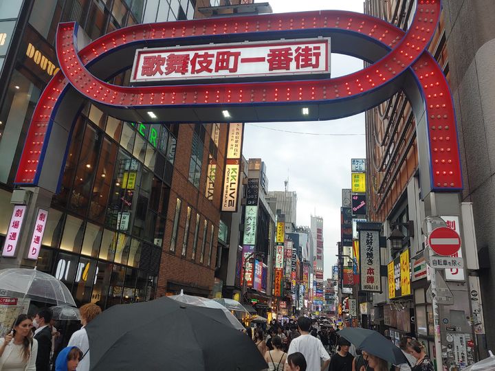 日 가부키초서 여중생 촬영해 AV 판매…50대 기획사 대표 체포