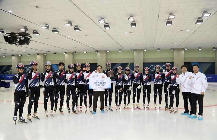 우원식 국회의장, 진천선수촌 찾아 격려…"최상의 환경 지원"