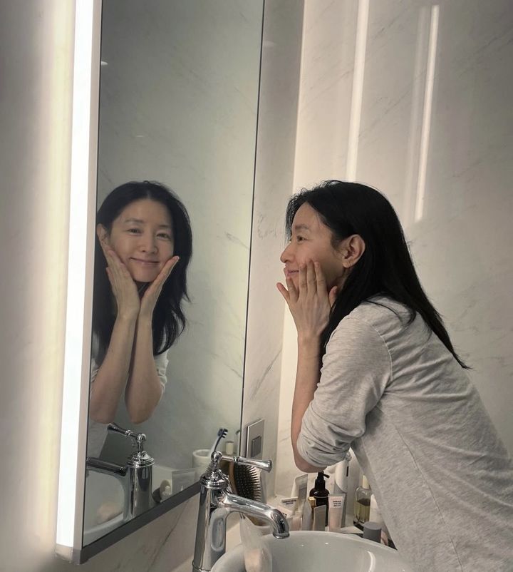 54세 이영애 완벽 민낯 공개…나이 안 믿기는 미모