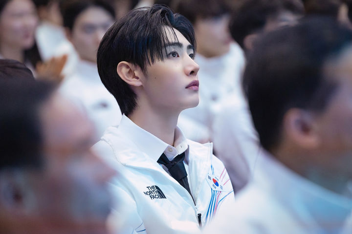 '피겨 국가대표 상비군' 엔하이픈 성훈, 밀라노 동계올림픽 성화봉송