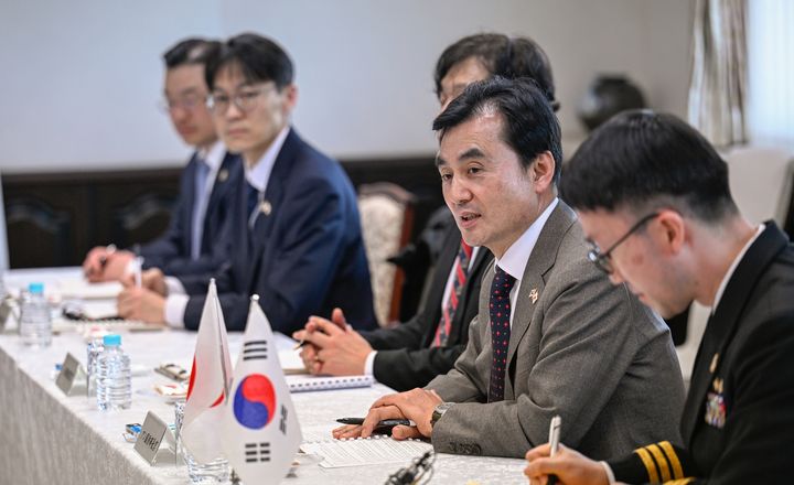 한일 국방장관회담 개최…장관 상호 방문·회담 연례화 합의(종합)