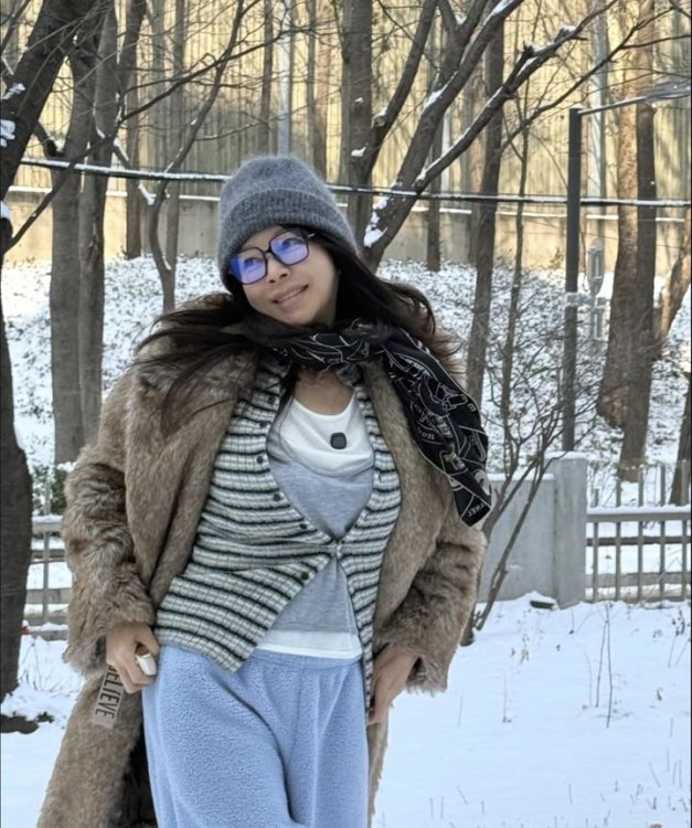 62세 황신혜, 눈밭에서 폴짝…남다른 패션감각