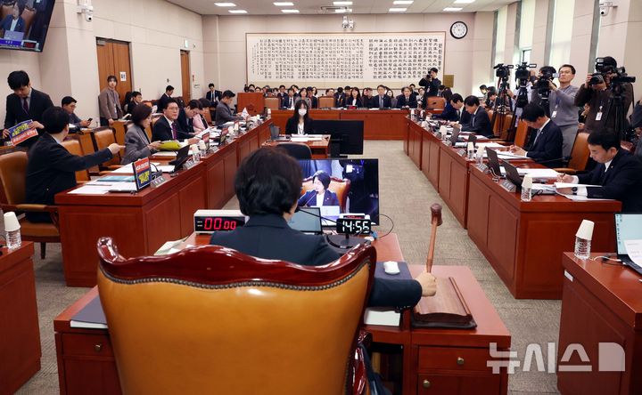 '대법관 증원·재판소원법' 與주도 국회 법사위 통과…국힘 표결 불참