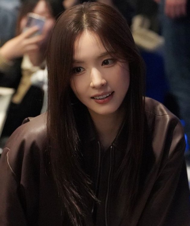 신세경, 10년만 복귀에 활짝…굴욕없는 미모