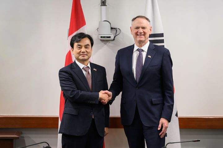 안규백, 캐나다 국방장관과 회담…"잠수함 사업, 양국 협력 발전 계기"