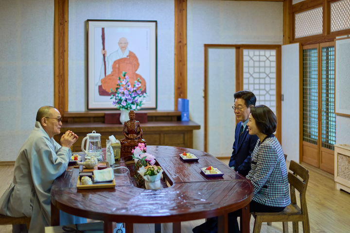 이 대통령, 완주 송광사 방문…"국민 일상에 따스한 희망 스며들길"