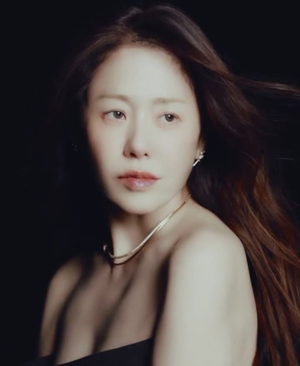 55세 고현정, 고혹적 분위기…블랙 원피스 소화