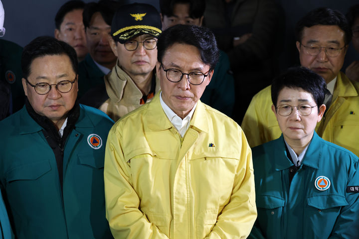 김민석 총리 "실종자 수색 포함 구조대원 안전도 신경 써 달라"