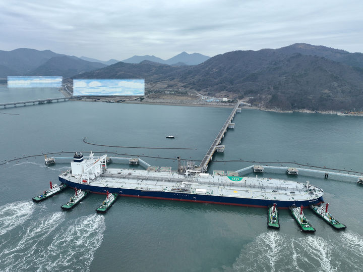 'UAE 원유' 200만 배럴 석유공사 여수 비축기지 입고