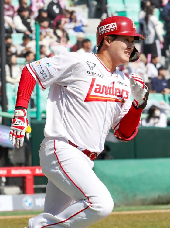 SSG 고명준, 시즌 1호 연타석 홈런 주인공…KIA 상대로 '쾅쾅'