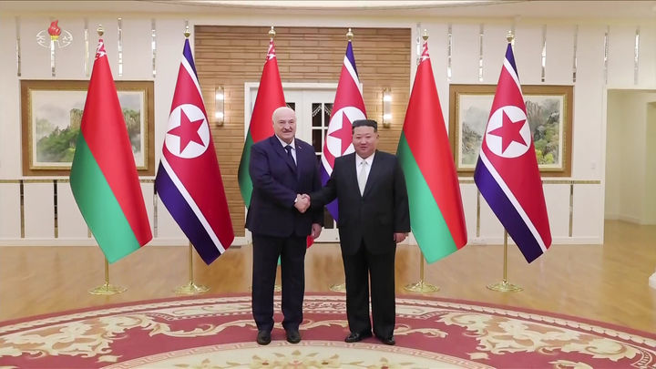 '방북' 벨라루스 대통령 "평양 대사관 열어라"…김정은도 초청