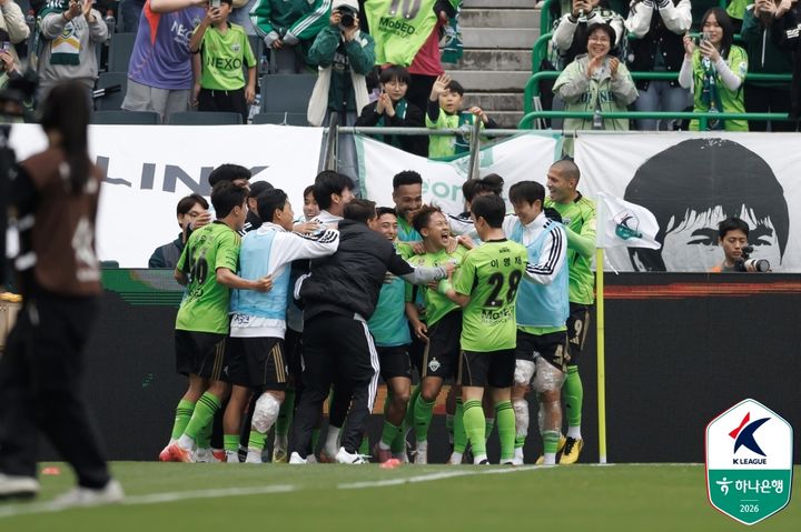 프로축구 전북, 울산 2-0 제압…100번째 현대가더비서 승리