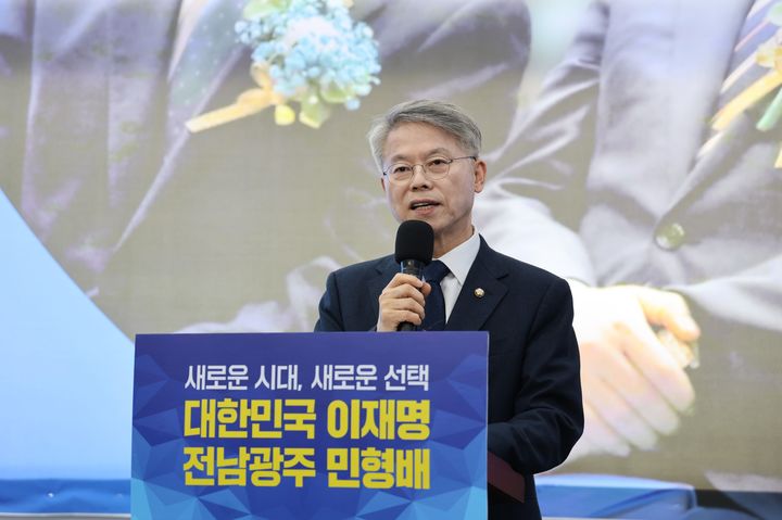 민형배 "배신동맹" 주장에 김영록 측 "민낯·파렴치" 발끈