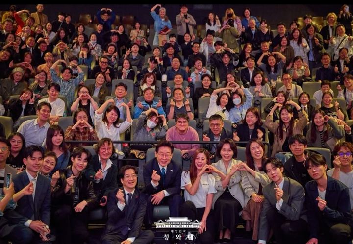 김규리, 이재명 대통령 부부와 인증샷…"김혜경 여사님께 반했어"