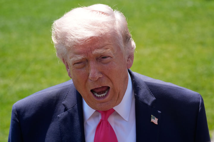 트럼프, 상황실 소집…호르무즈 재봉쇄 속 전쟁 재개 기로