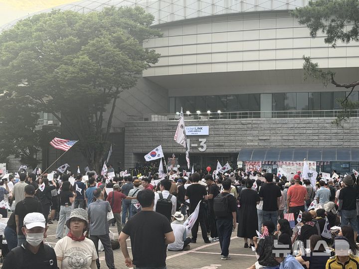 전날 2만명→1만명…열흘째 이어진 개표소 봉쇄 시위(종합)